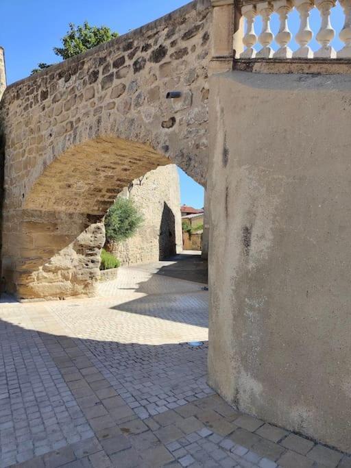 Charmant Meuble Dans Un Joli Village Circulaire Alixan Extérieur photo