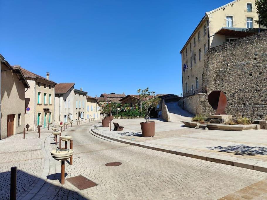 Charmant Meuble Dans Un Joli Village Circulaire Alixan Extérieur photo